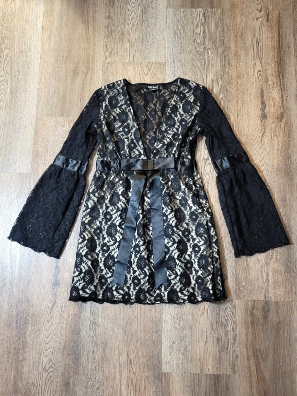 Wet Seal Lace Bell Sleeve Dress Womens Sz 8 Deep V Neck Goth Witchy Dark Fairy